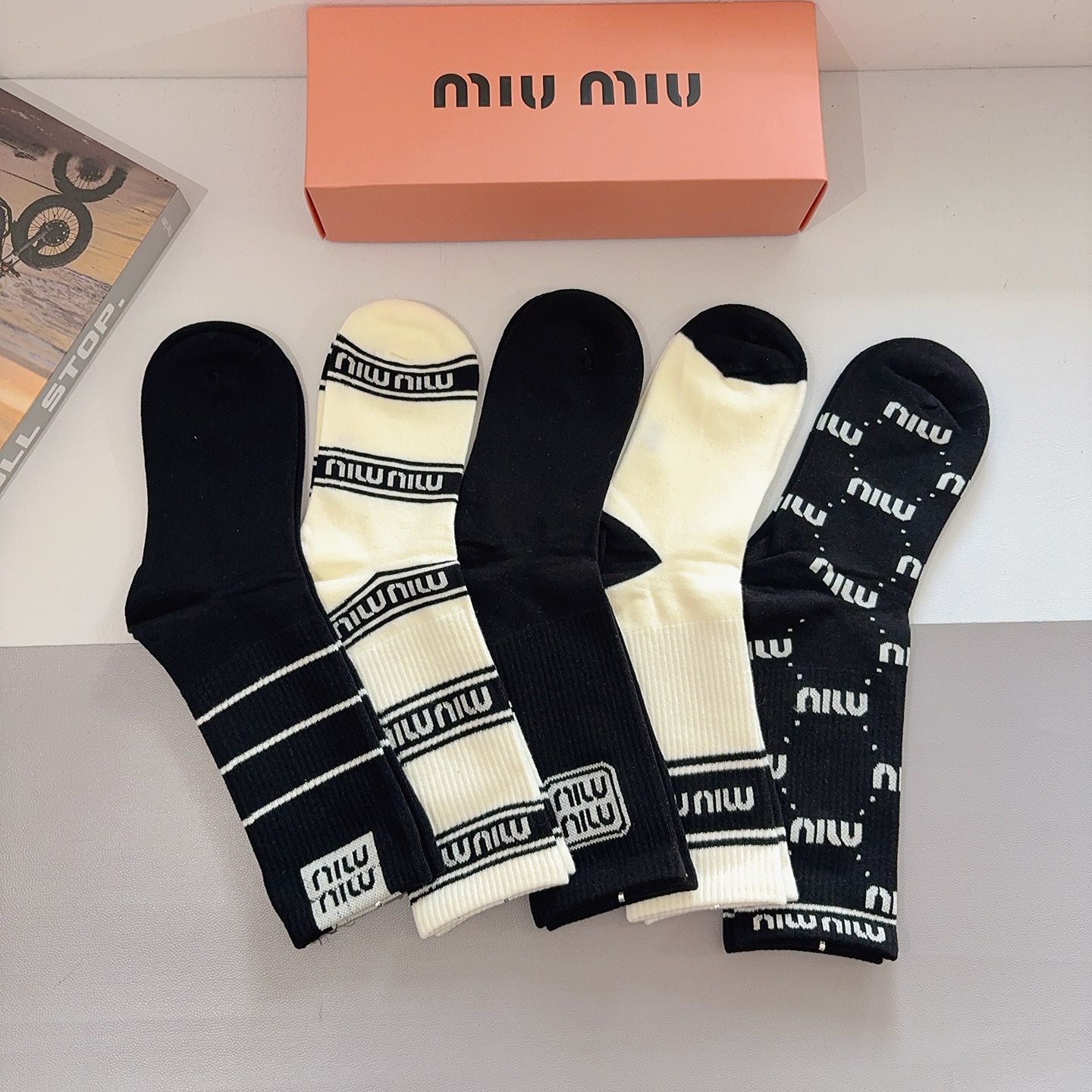 配包装【一盒5双】miumiu （缪缪）高版本长筒袜子🔥潮人必不可少的时尚专柜代购长筒袜子 ，超好搭配