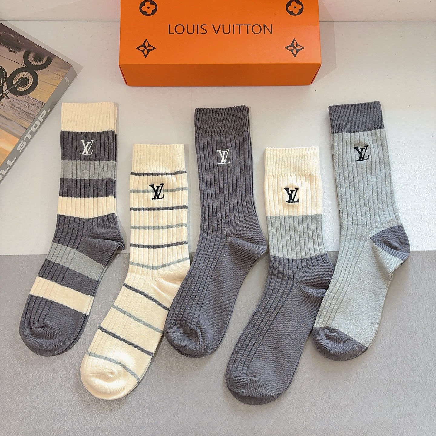 配包装【一盒5双】Lv （路易威登）高版本双针刺绣长筒小腿袜🔥潮人必不可少的时尚专柜代购长筒袜子 ，超好