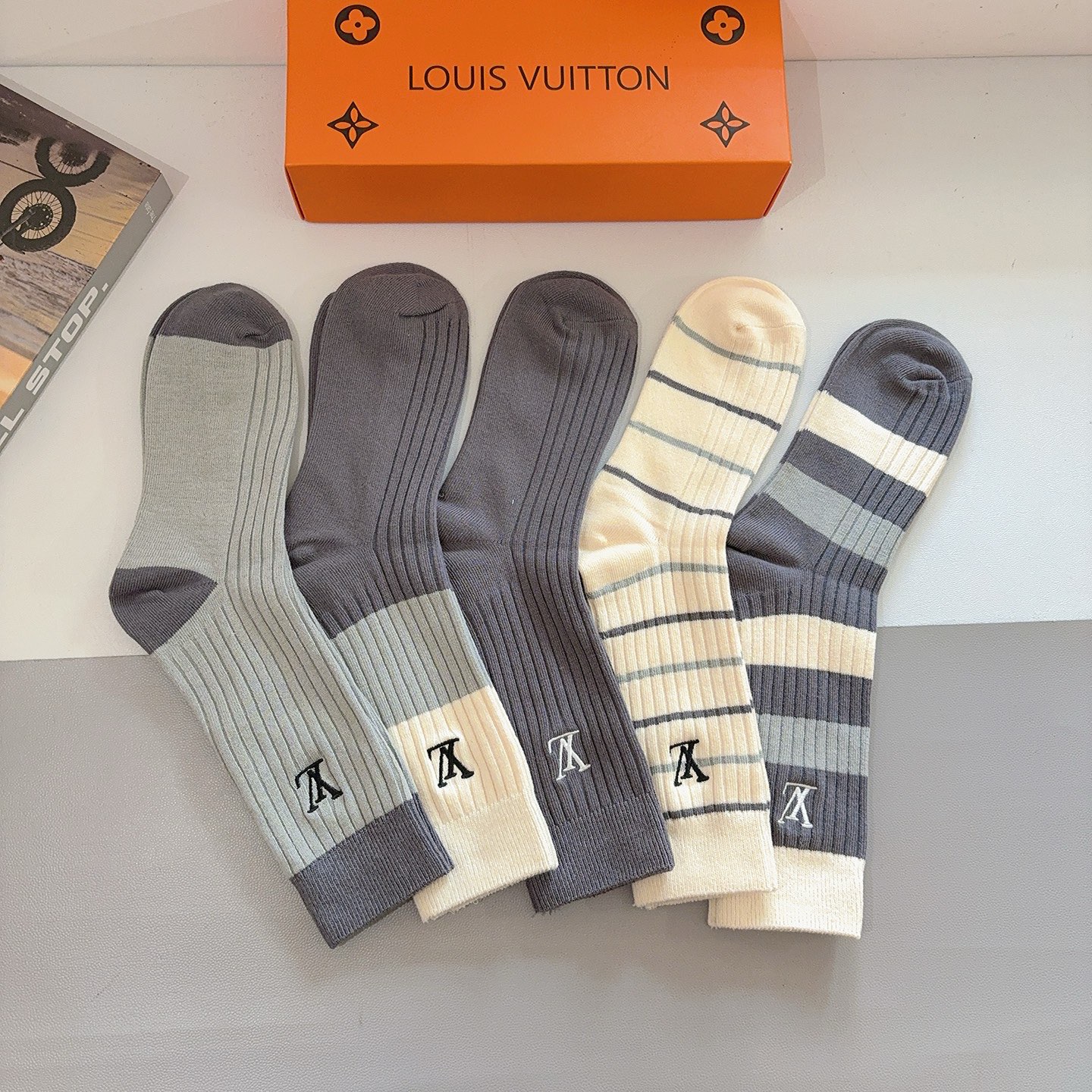 配包装【一盒5双】Lv （路易威登）高版本双针刺绣长筒小腿袜🔥潮人必不可少的时尚专柜代购长筒袜子 ，超好