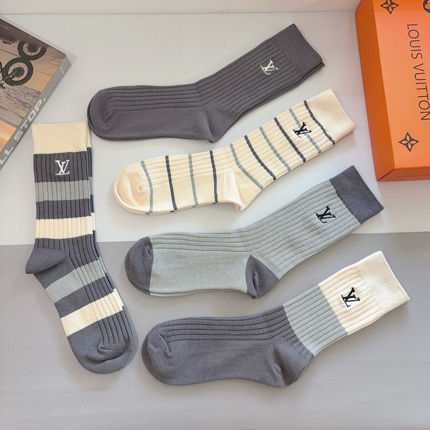 配包装【一盒5双】Lv （路易威登）高版本双针刺绣长筒小腿袜🔥潮人必不可少的时尚专柜代购长筒袜子 ，超好