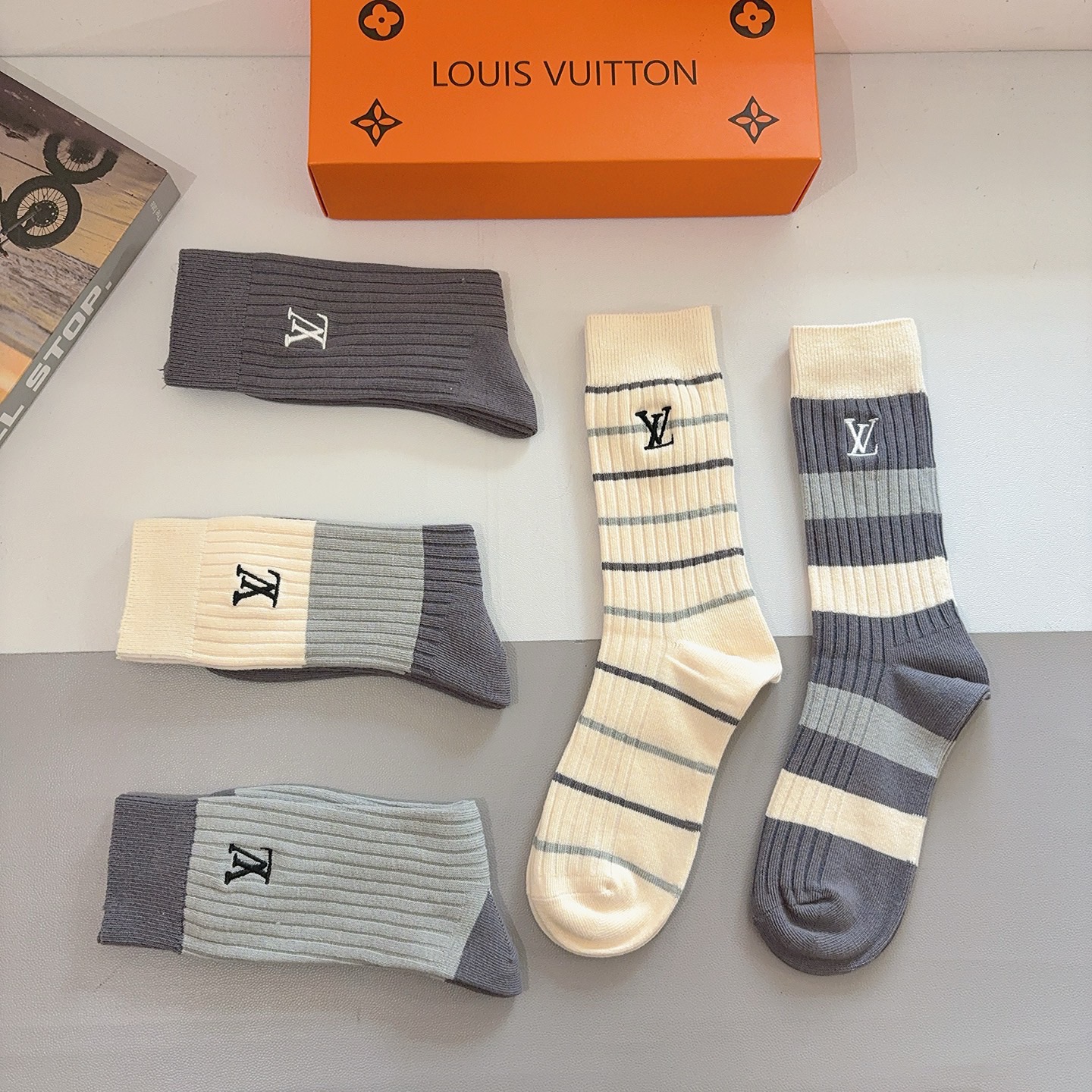 配包装【一盒5双】Lv （路易威登）高版本双针刺绣长筒小腿袜🔥潮人必不可少的时尚专柜代购长筒袜子 ，超好