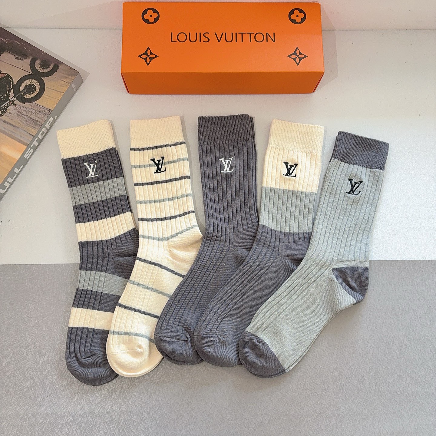 配包装【一盒5双】Lv （路易威登）高版本双针刺绣长筒小腿袜🔥潮人必不可少的时尚专柜代购长筒袜子 ，超好