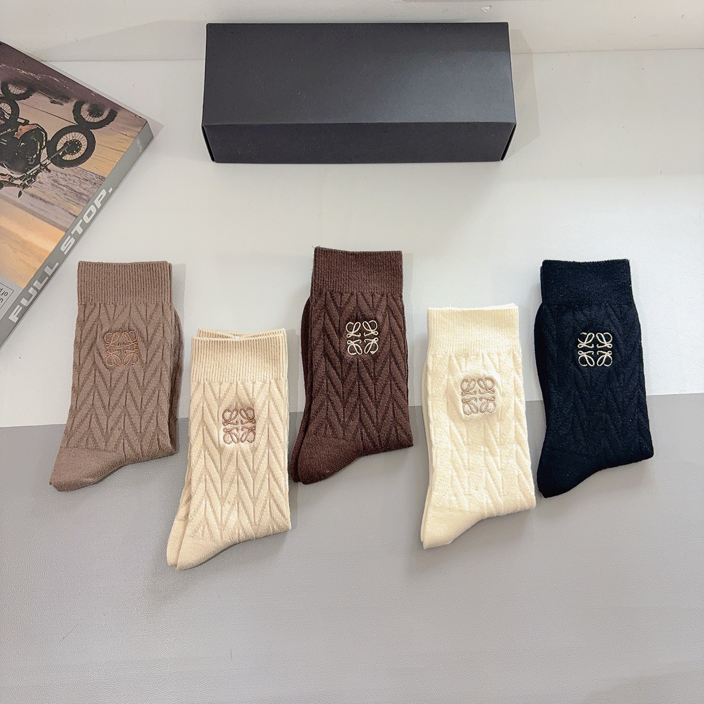 配包装【一盒5双】LOEWE 罗意威 高版本羊绒刺绣长筒袜子🔥潮人必不可少的时尚专柜代购长筒袜子 ，超好