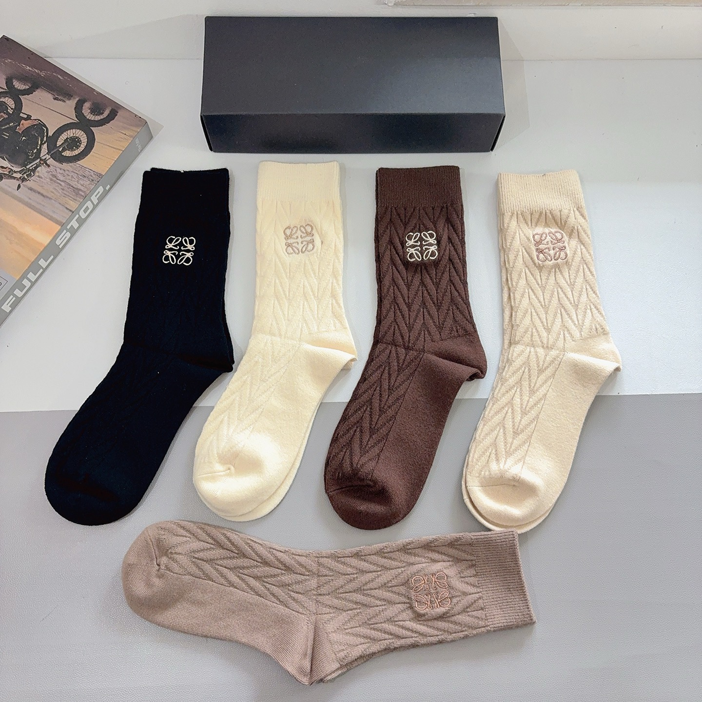 配包装【一盒5双】LOEWE 罗意威 高版本羊绒刺绣长筒袜子🔥潮人必不可少的时尚专柜代购长筒袜子 ，超好