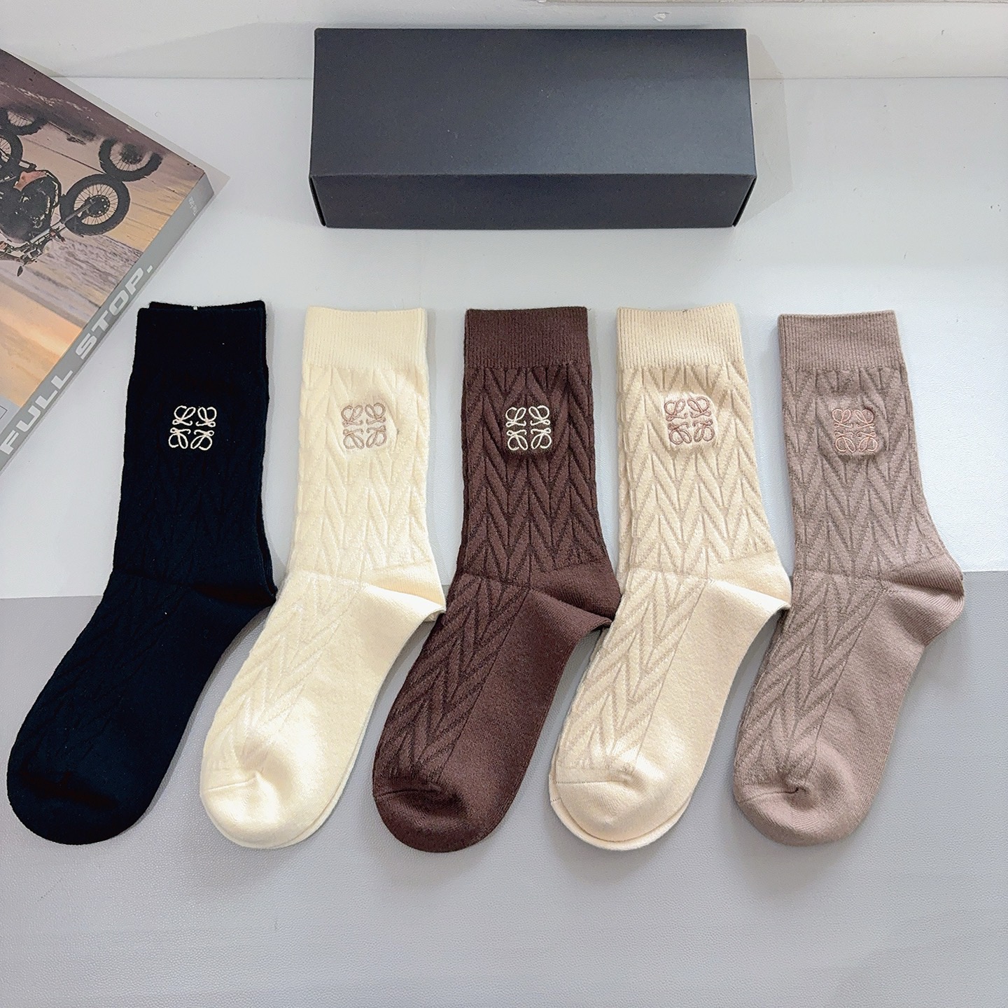 配包装【一盒5双】LOEWE 罗意威 高版本羊绒刺绣长筒袜子🔥潮人必不可少的时尚专柜代购长筒袜子 ，超好