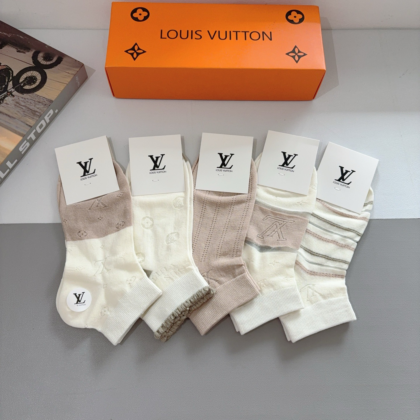 配包装（一盒5双） 🌟 LV 路易威登 ，竹棉袜子 潮人必备爆款，经典字母logo船袜，个性时尚百搭款，