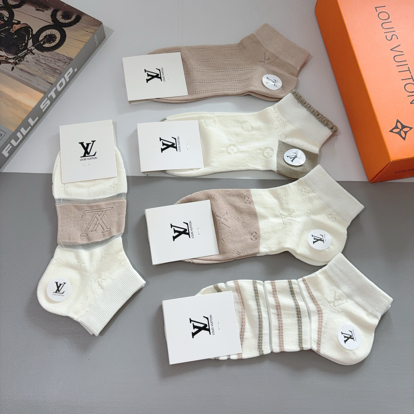 配包装（一盒5双） 🌟 LV 路易威登 ，竹棉袜子 潮人必备爆款，经典字母logo船袜，个性时尚百搭款，