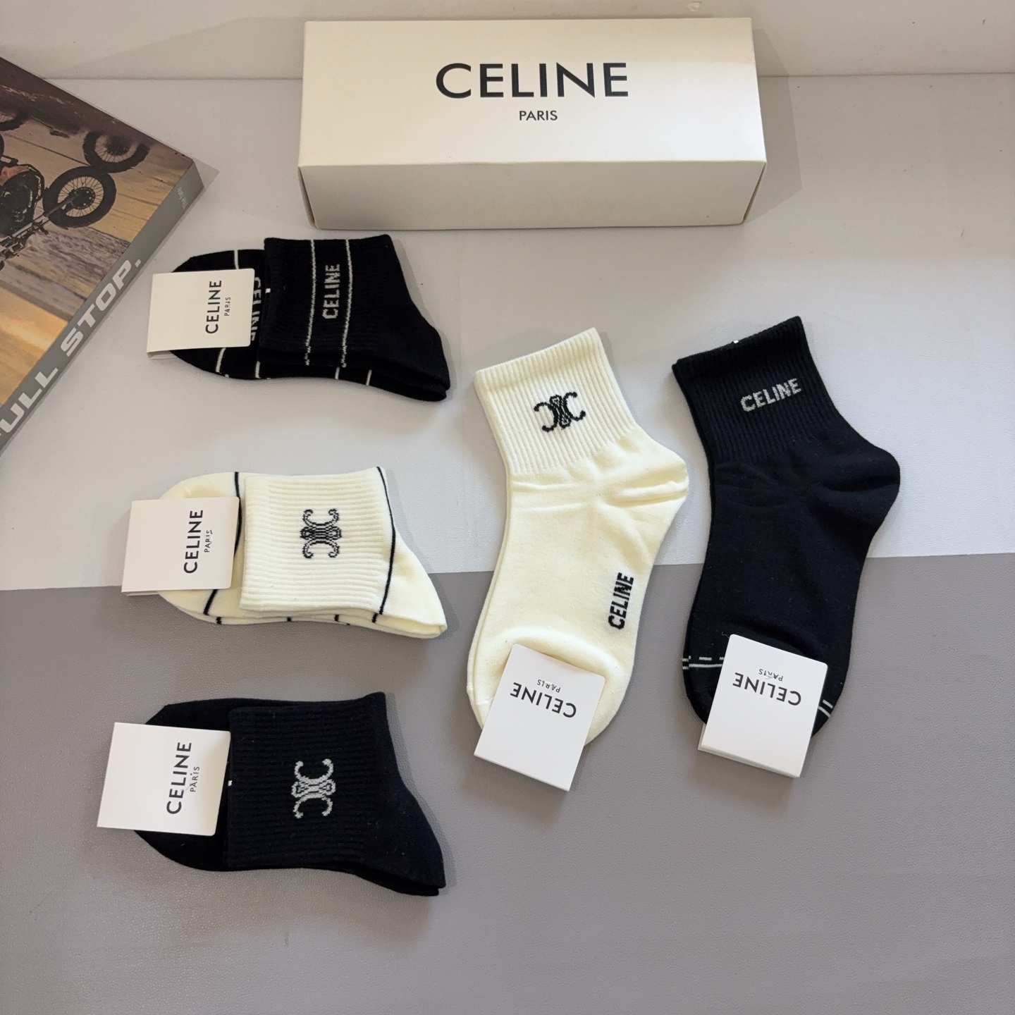 配包装（一盒5双）CELINE 赛琳 新款船袜！纯棉面料，专柜同步中筒袜子，💛大牌出街，潮人必备🔥超好搭