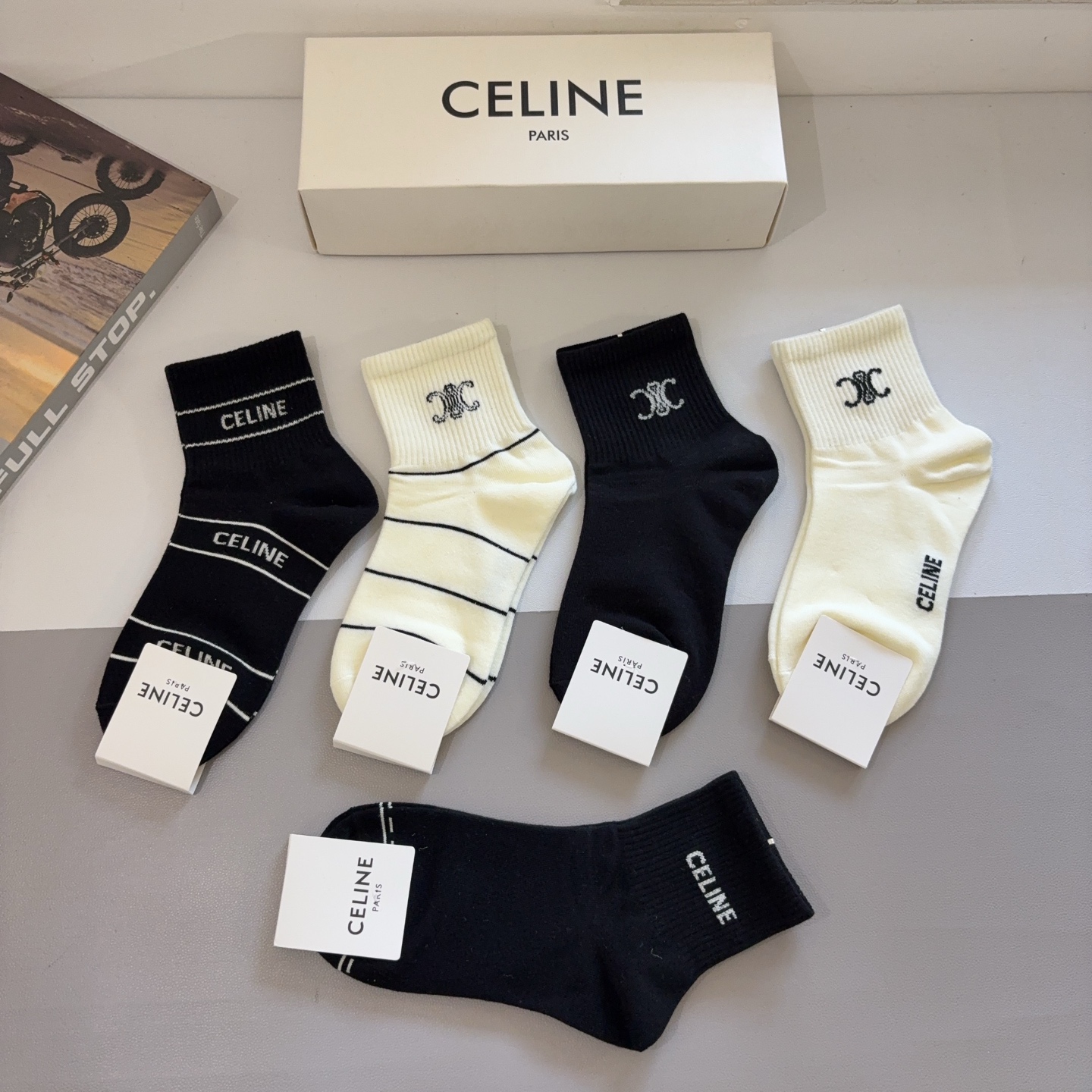 配包装（一盒5双）CELINE 赛琳 新款船袜！纯棉面料，专柜同步中筒袜子，💛大牌出街，潮人必备🔥超好搭