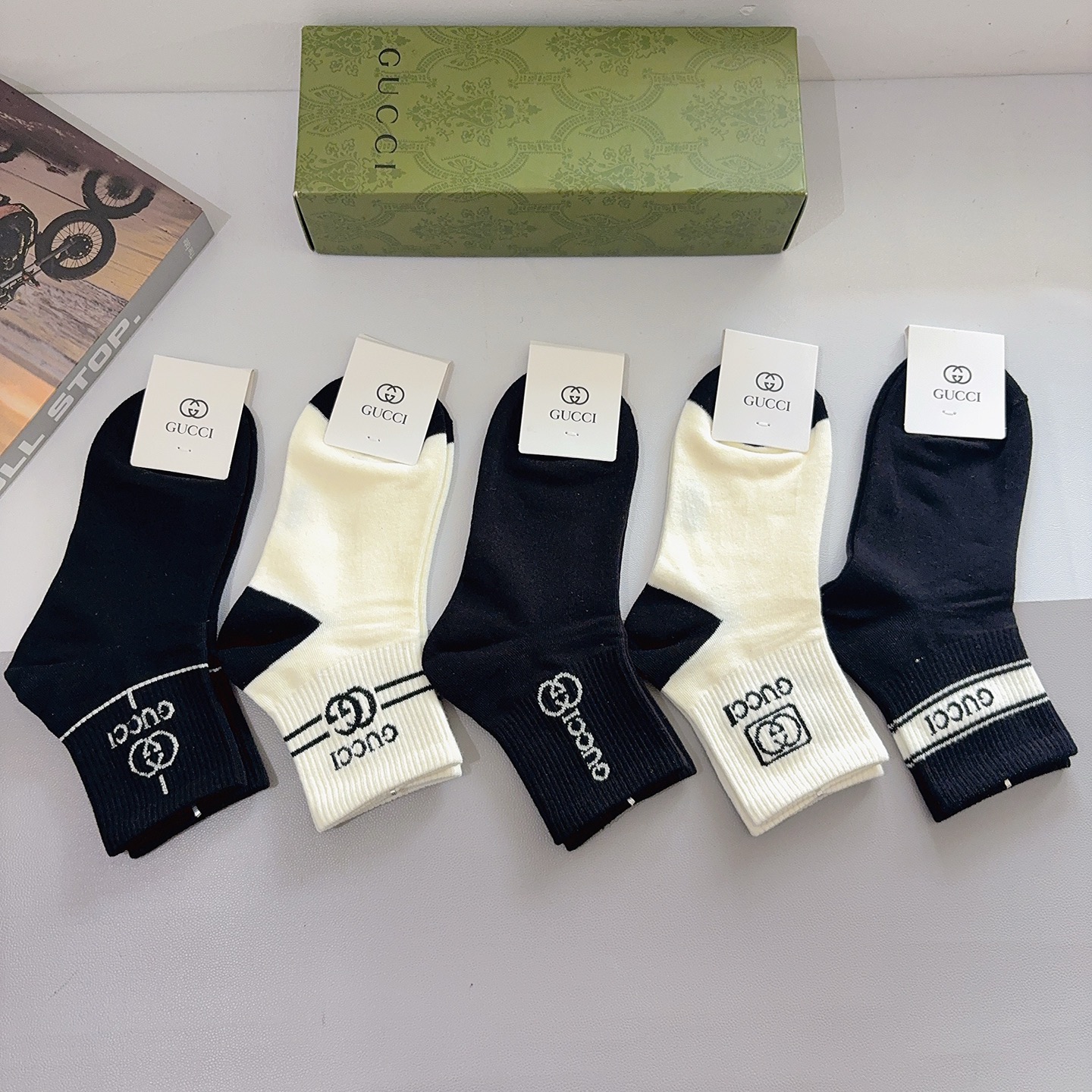 配包装（一盒5双）GUCCI 古奇 新款中筒袜子！纯棉面料，早秋款中筒袜子，💛大牌出街，潮人必备🔥超好搭
