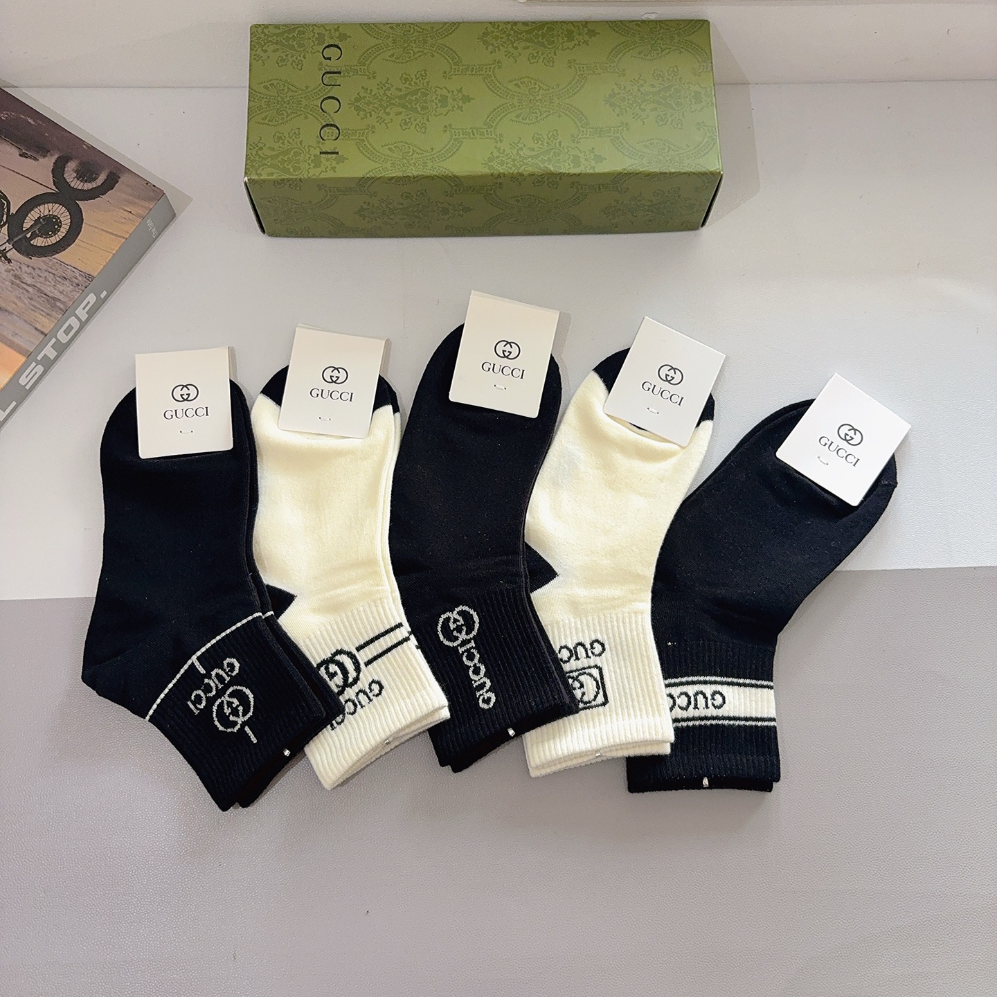 配包装（一盒5双）GUCCI 古奇 新款中筒袜子！纯棉面料，早秋款中筒袜子，💛大牌出街，潮人必备🔥超好搭