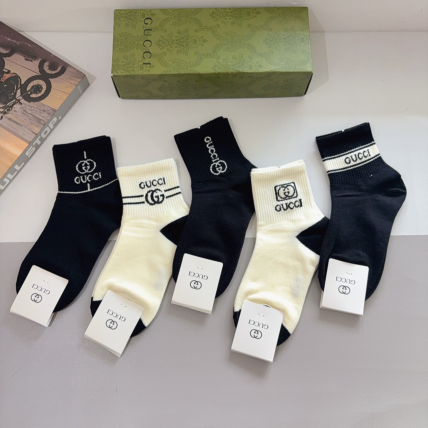 配包装（一盒5双）GUCCI 古奇 新款中筒袜子！纯棉面料，早秋款中筒袜子，💛大牌出街，潮人必备🔥超好搭