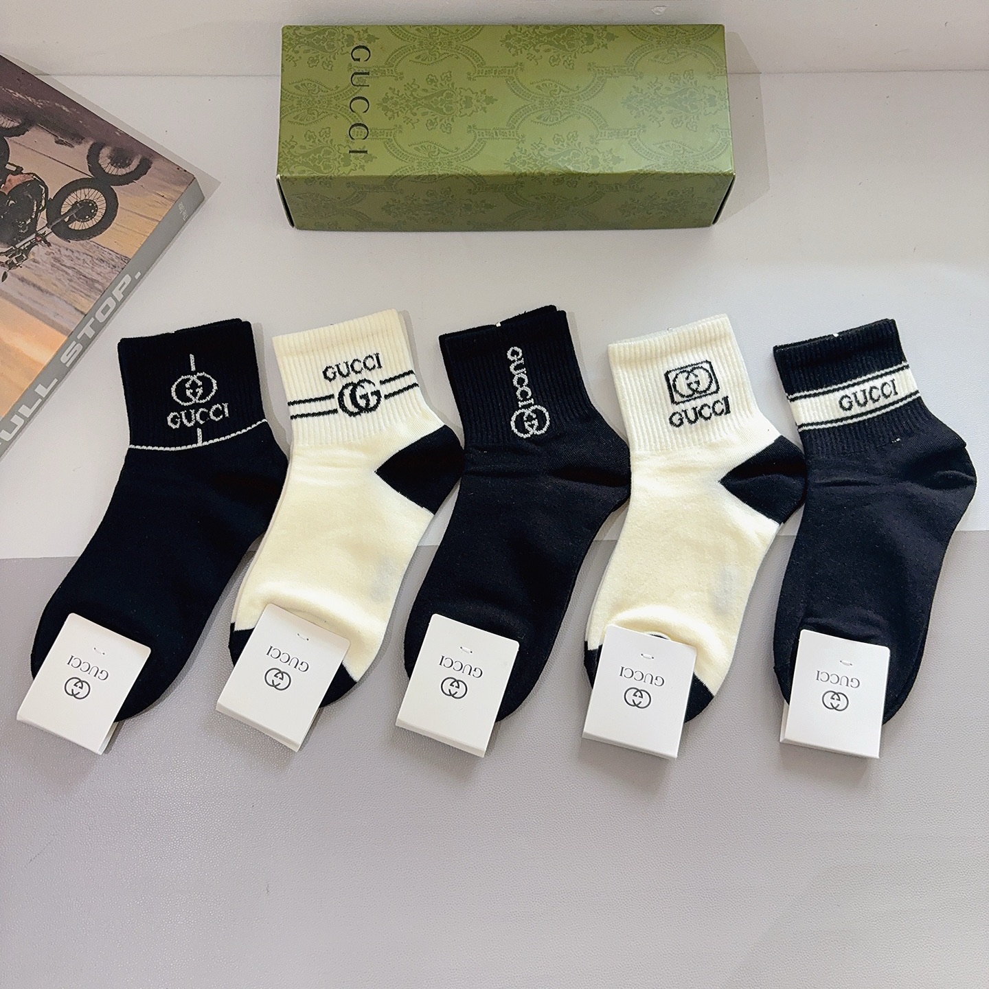 配包装（一盒5双）GUCCI 古奇 新款中筒袜子！纯棉面料，早秋款中筒袜子，💛大牌出街，潮人必备🔥超好搭