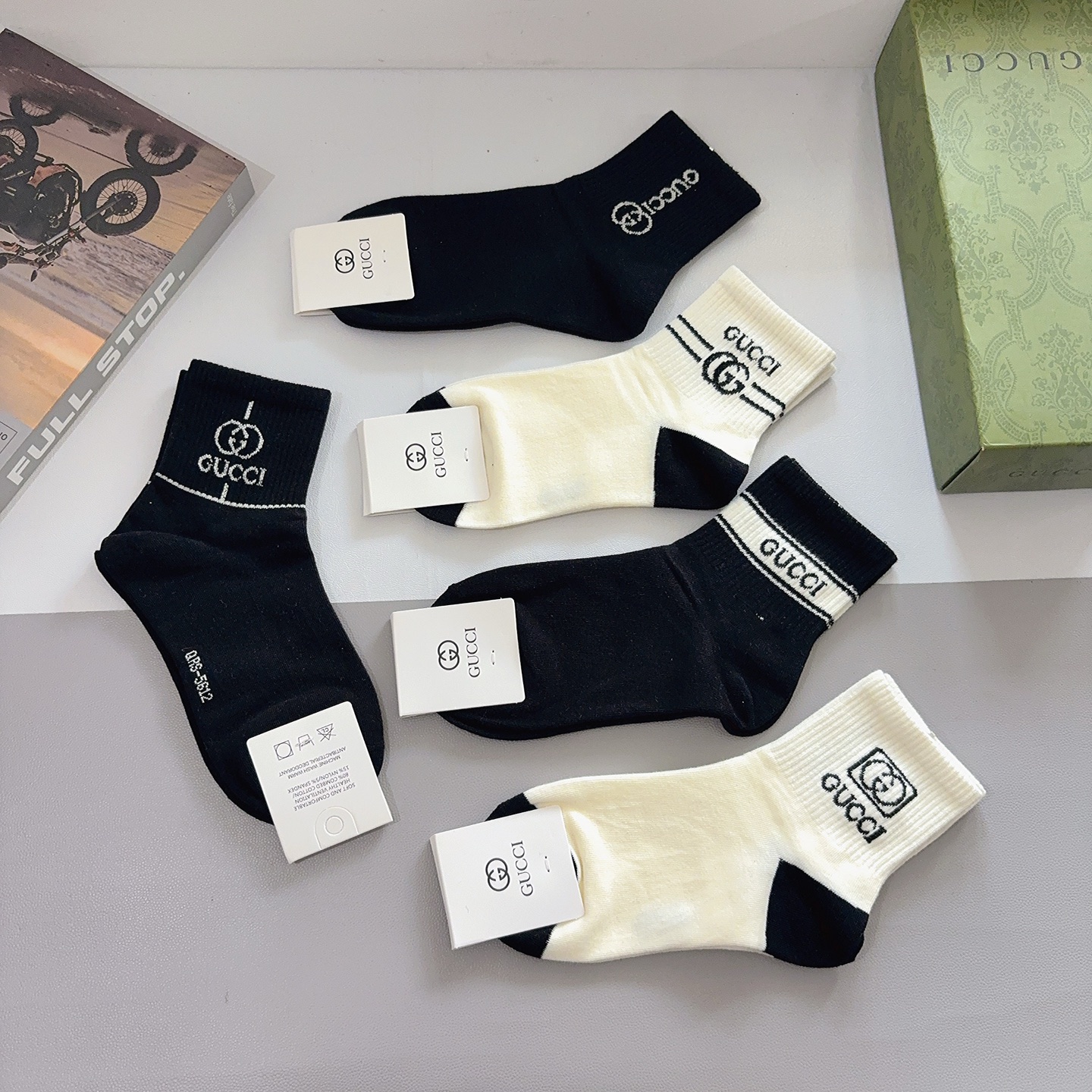 配包装（一盒5双）GUCCI 古奇 新款中筒袜子！纯棉面料，早秋款中筒袜子，💛大牌出街，潮人必备🔥超好搭