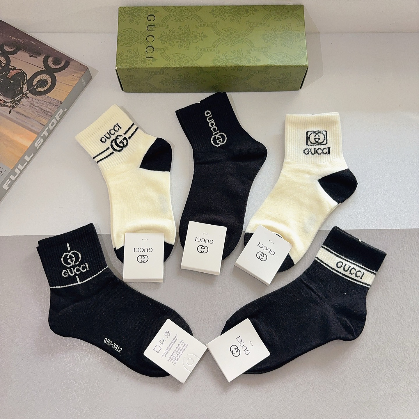 配包装（一盒5双）GUCCI 古奇 新款中筒袜子！纯棉面料，早秋款中筒袜子，💛大牌出街，潮人必备🔥超好搭