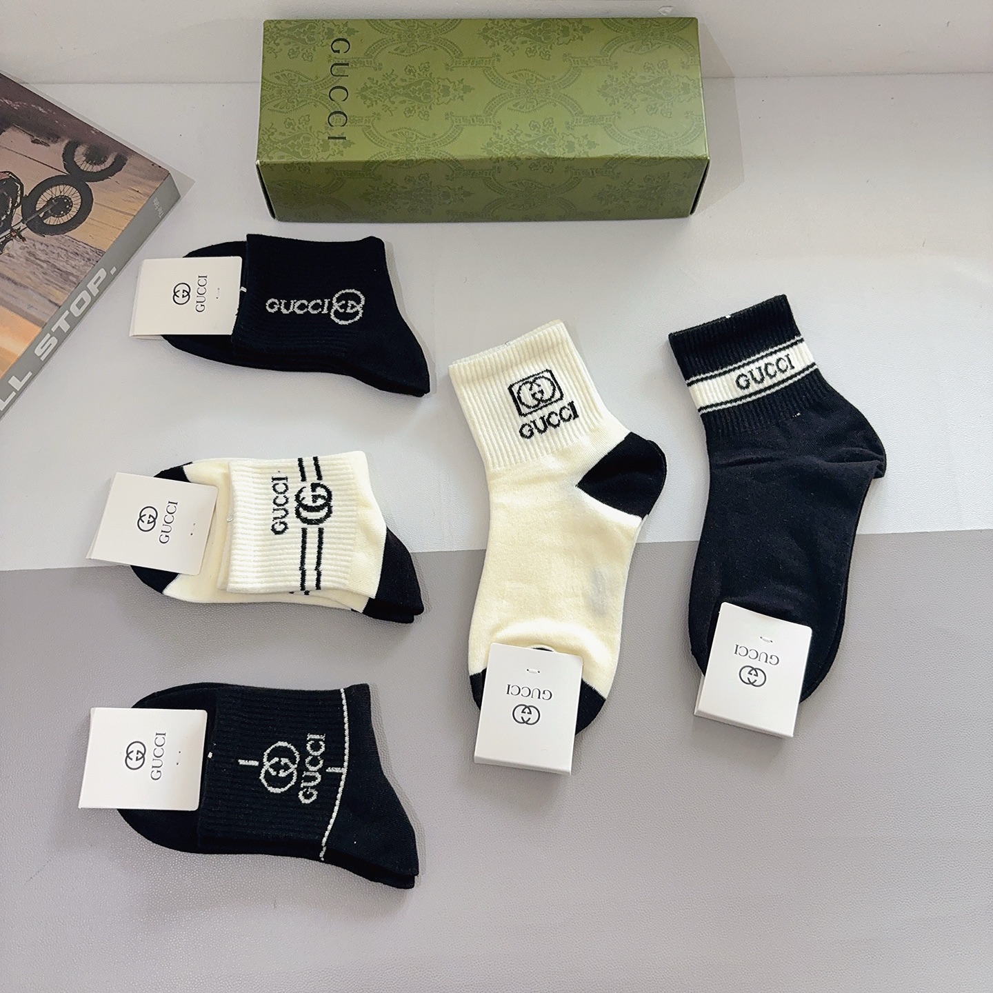 配包装（一盒5双）GUCCI 古奇 新款中筒袜子！纯棉面料，早秋款中筒袜子，💛大牌出街，潮人必备🔥超好搭