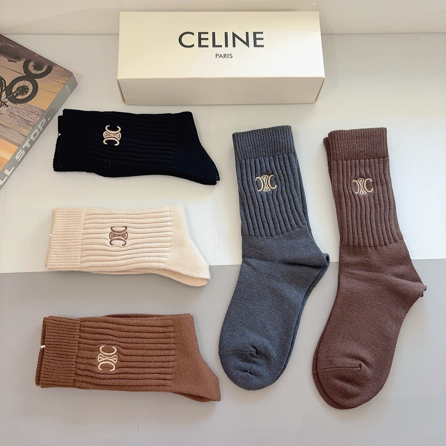 配包装【一盒5双】CELINE （赛琳）高版本羊绒刺绣长筒袜子🔥潮人必不可少的时尚专柜代购长筒袜子 ，超