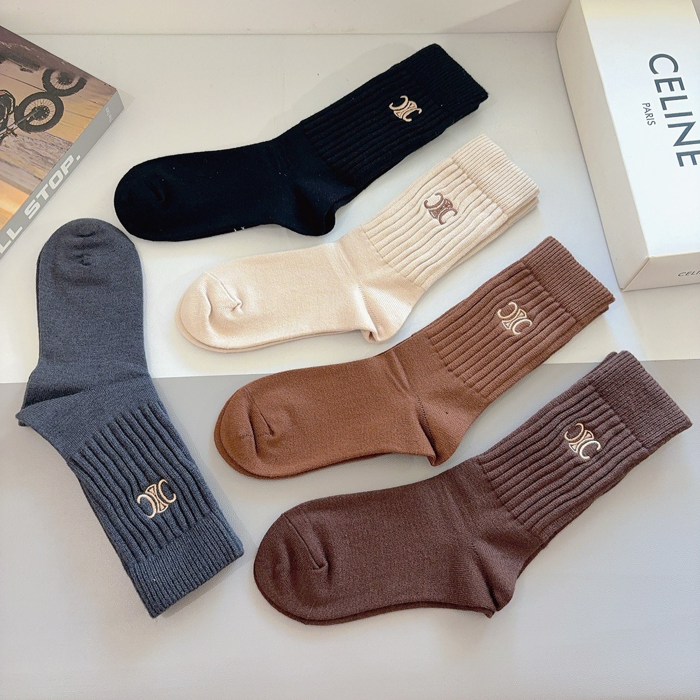 配包装【一盒5双】CELINE （赛琳）高版本羊绒刺绣长筒袜子🔥潮人必不可少的时尚专柜代购长筒袜子 ，超
