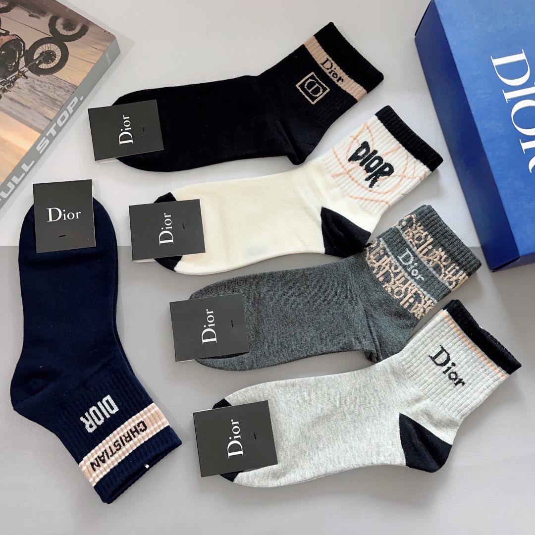 配包装（一盒5双）Dior 迪奥 新款字母男款中筒袜子！爆款专柜同步袜子，💛大牌出街，潮人必备🔥超好搭