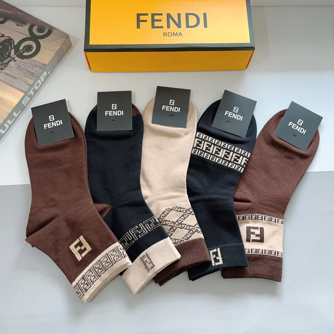 配包装（一盒5双）FENDI 芬迪经典中长款袜子❗️高版本纯棉材质柔软，秒杀市场普通货，经典的双F图案l