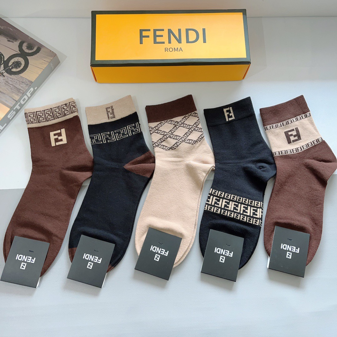 配包装（一盒5双）FENDI 芬迪经典中长款袜子❗️高版本纯棉材质柔软，秒杀市场普通货，经典的双F图案l