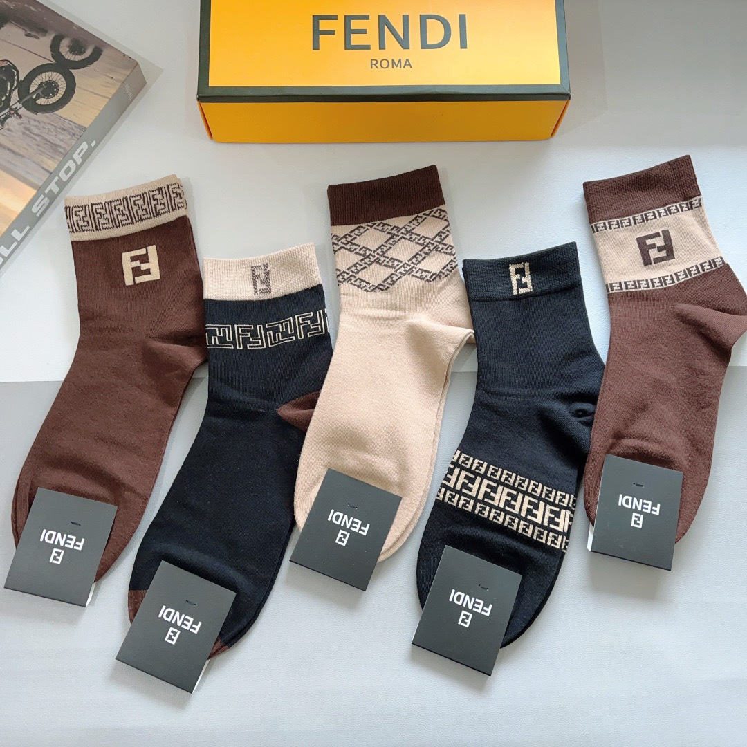 配包装（一盒5双）FENDI 芬迪经典中长款袜子❗️高版本纯棉材质柔软，秒杀市场普通货，经典的双F图案l