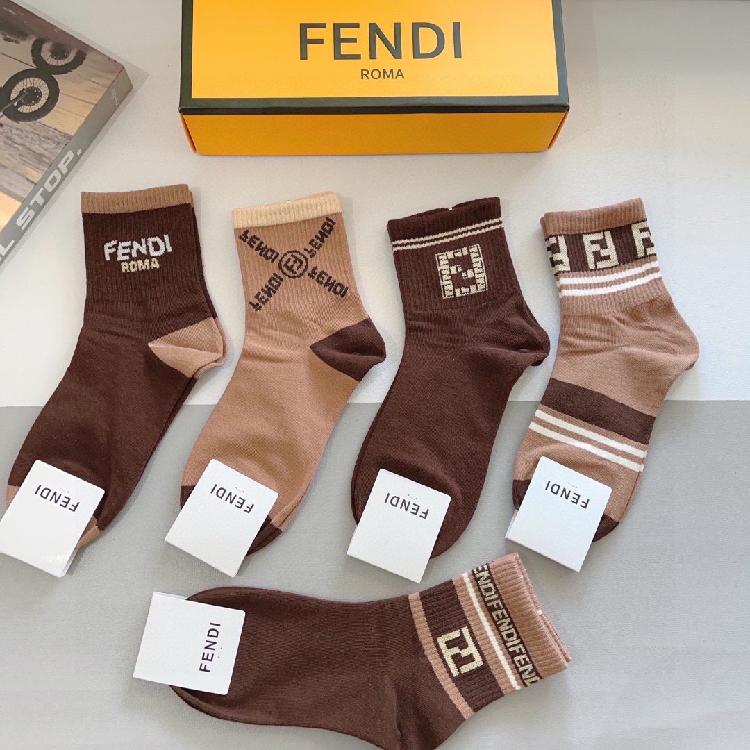 配包装（一盒5双）FENDI 芬迪 字母双Ｆ爆款中筒袜，纯棉面料， 专柜同款 💓纯棉面料，实用好穿 柔软