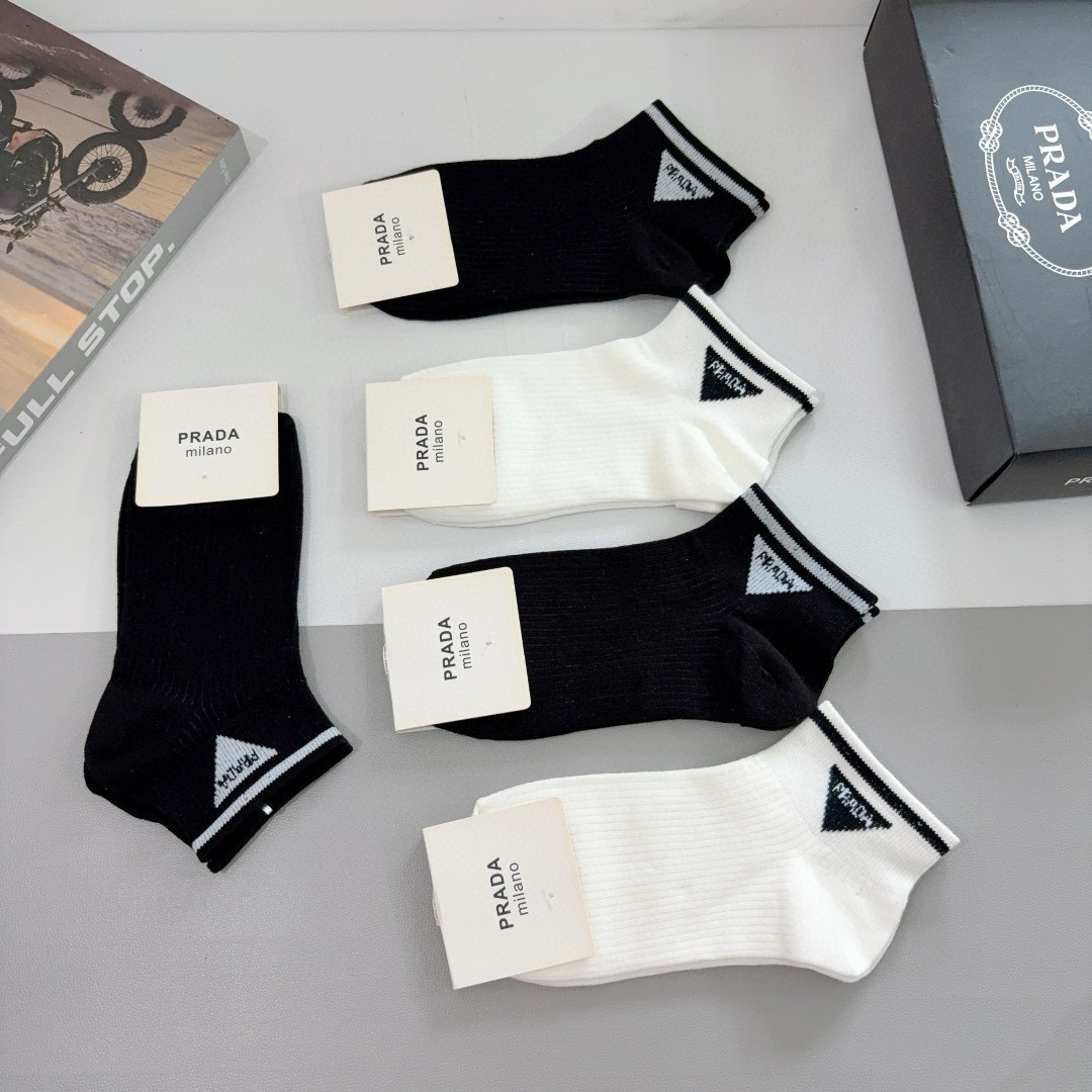 配包装（一盒5双） PRADA 普拉达 新款短筒袜子，纯棉面料，经典三角标logo 个性时尚百搭款，你值
