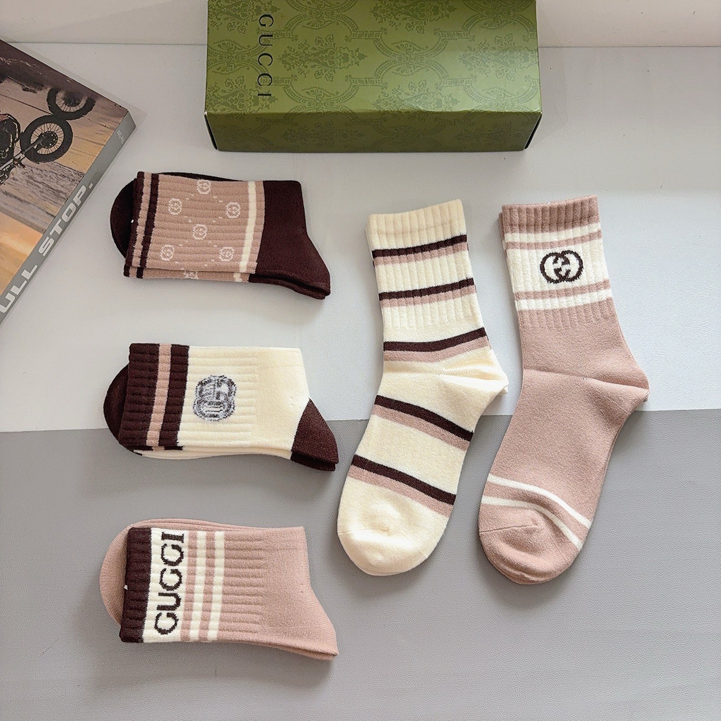 配包装（一盒5双）Gucci 古奇 新款字母兔绒中筒袜子！经典字母专柜同步袜子，超柔软材质大牌出街，潮人