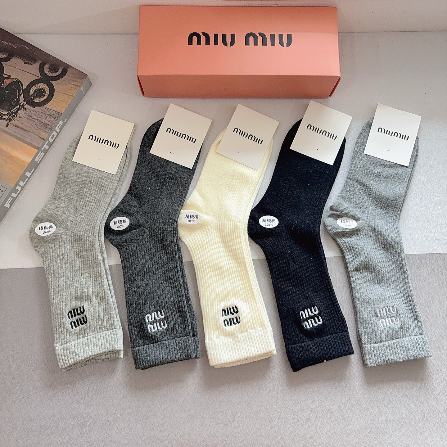 配包装（一盒5双）miumiu 缪缪 新款长筒刺绣纯棉面料，专柜同步长筒袜子，💛大牌出街，潮人必备🔥超好