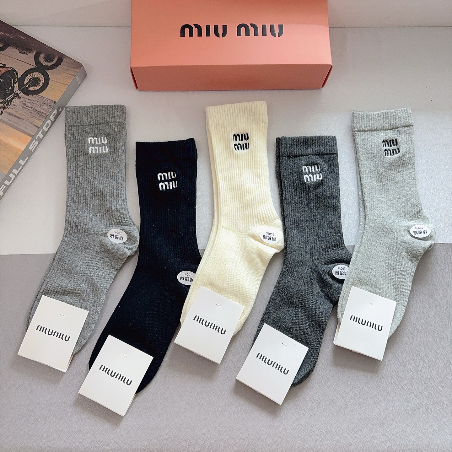 配包装（一盒5双）miumiu 缪缪 新款长筒刺绣纯棉面料，专柜同步长筒袜子，💛大牌出街，潮人必备🔥超好