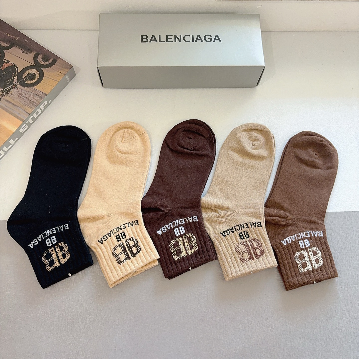 配包装【一盒5双】BALENCIAGA 巴黎世家 新款中筒袜子🔥潮人必不可少的时尚专柜代购袜子 ，超级时