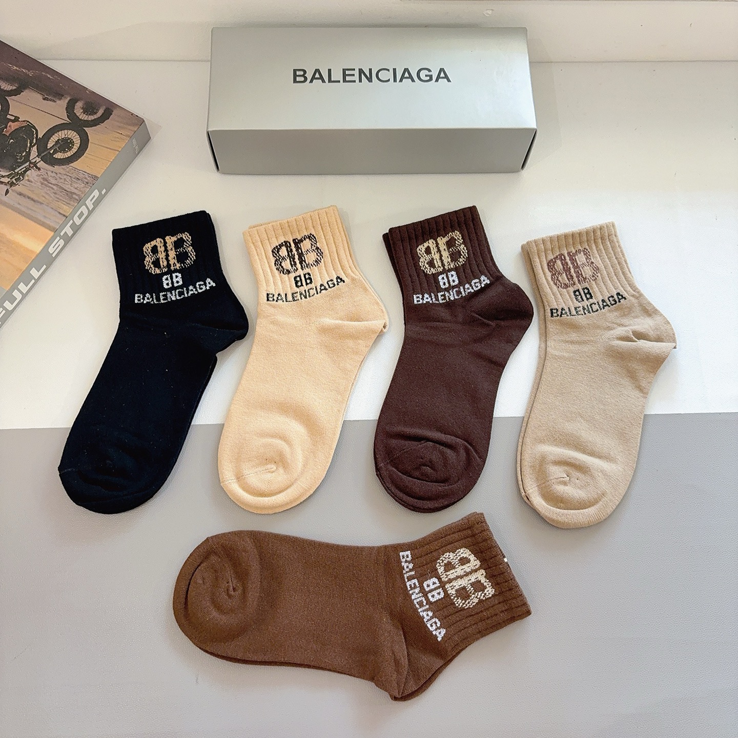 配包装【一盒5双】BALENCIAGA 巴黎世家 新款中筒袜子🔥潮人必不可少的时尚专柜代购袜子 ，超级时