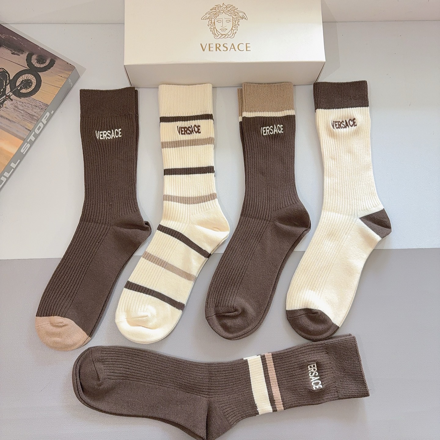 配包装【一盒五双】VERSACE范思哲 欧美大牌双针刺绣长筒袜🔥🌟潮人必不能少的专柜代购品质长筒袜子 ，