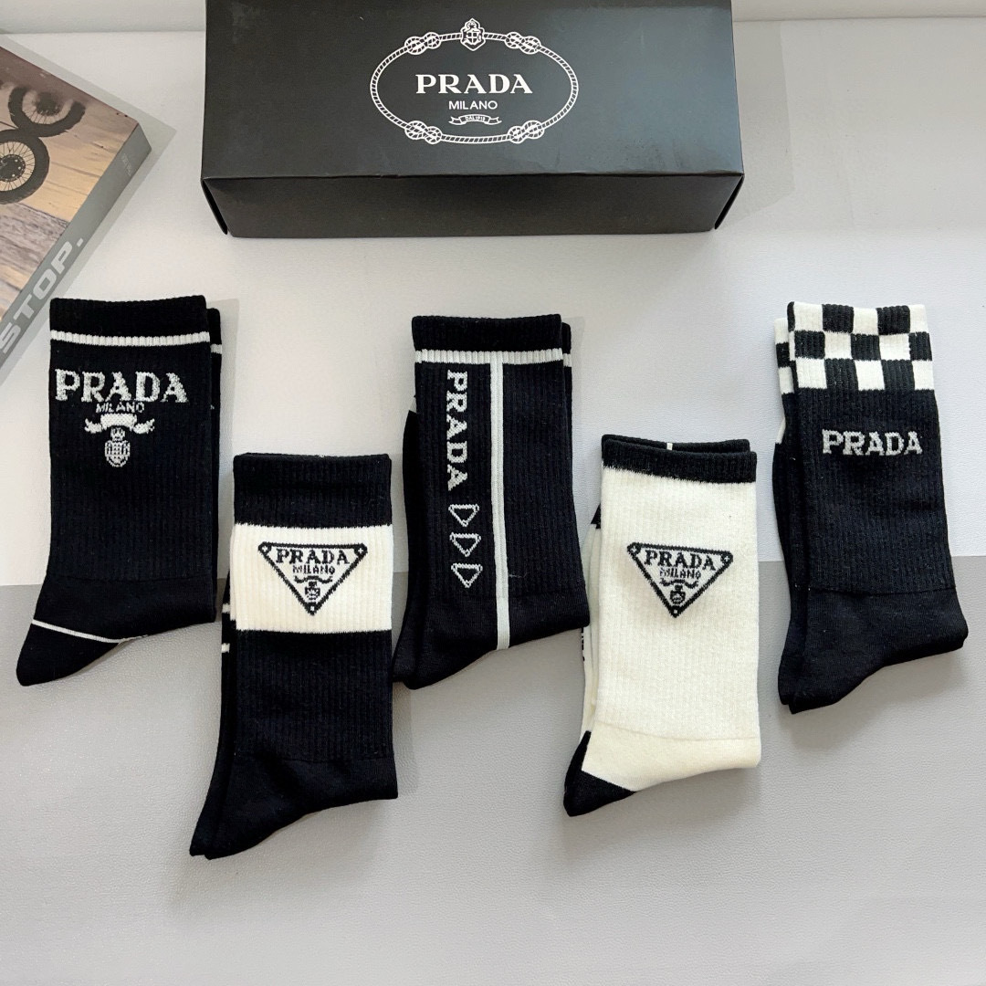 配包装（一盒5双）PRADA（普拉达） 新款高端纯棉材质长筒袜子！爆款字母专柜同步小腿袜袜，💛大牌出街，
