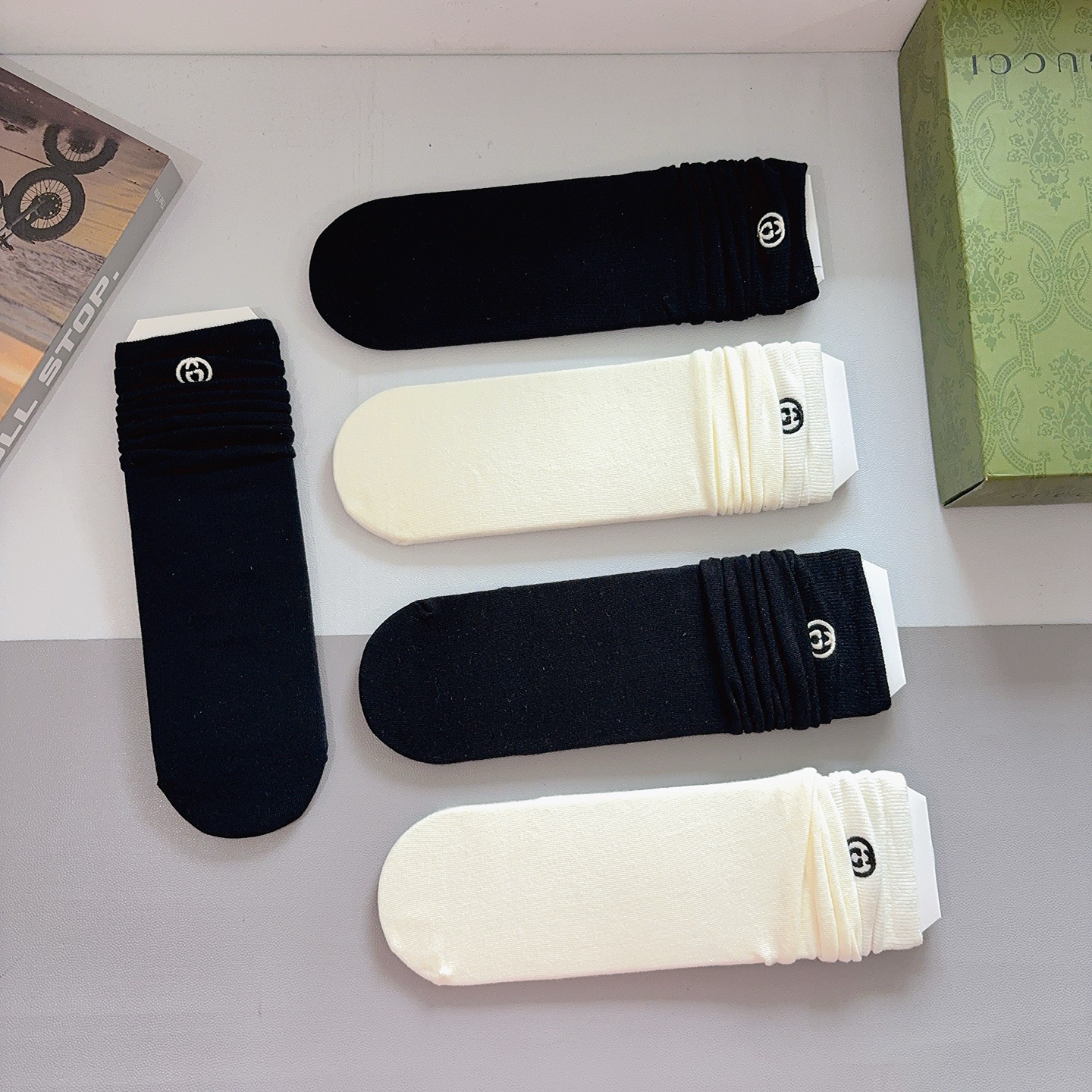 配包装（一盒5双） 🌟Gucci 古奇 高版本刺绣小腿直板袜子 纯棉面料，潮人必备 经典长筒袜，个性时尚