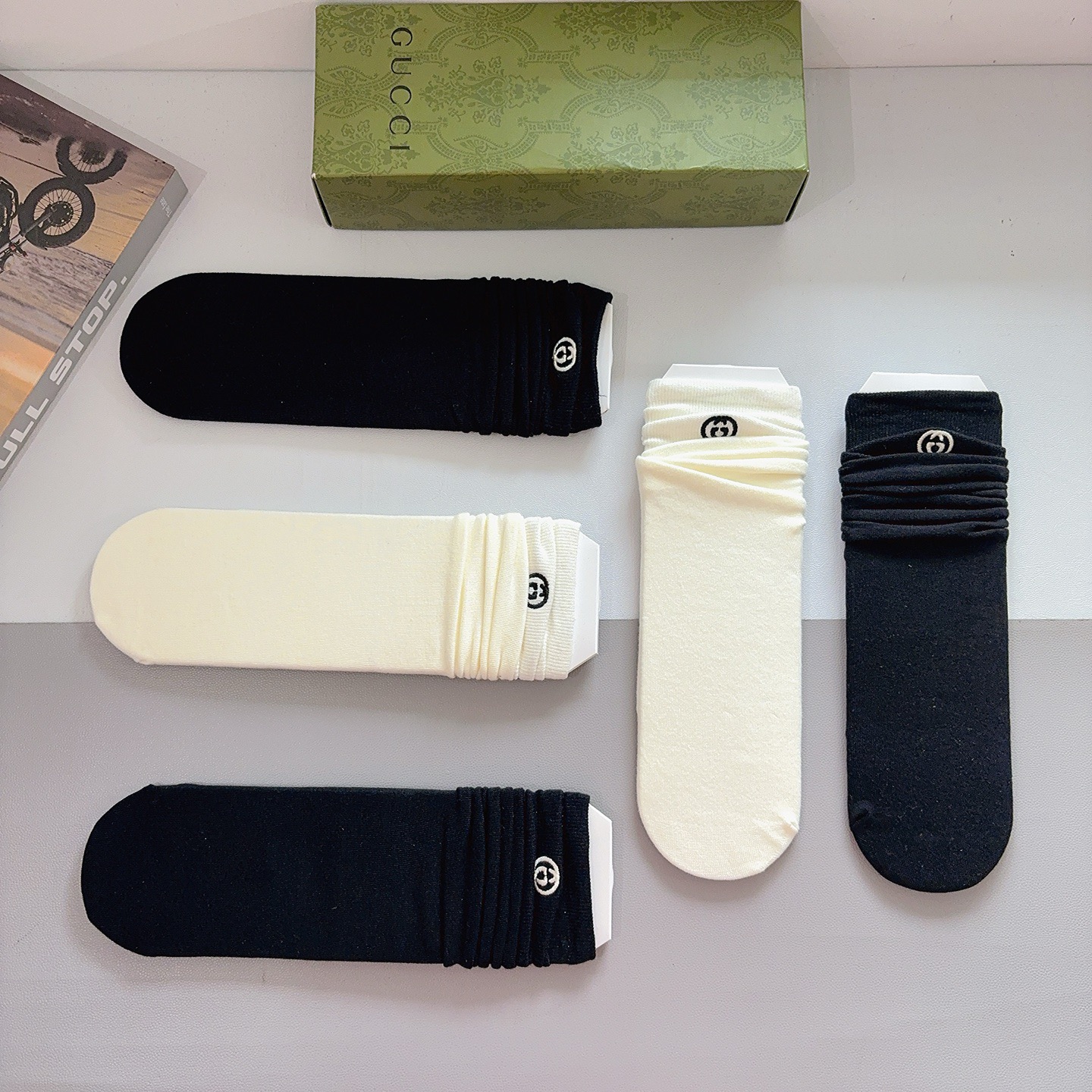 配包装（一盒5双） 🌟Gucci 古奇 高版本刺绣小腿直板袜子 纯棉面料，潮人必备 经典长筒袜，个性时尚