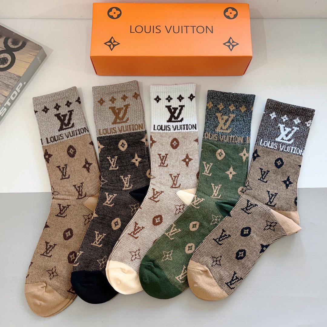 NO:618845,Comes with packaging (5 pairs in a box) LV Louis Vuitton super popular stockings, a must-have for fashionistas, classic letter logo stockings, personalized, fashionable and versatile!  You deserve it. Combed cotton fabric, super soft material, comfortable and breathable, fashionable and versatile. Socks, stockings, socks, louis vuitton, louis vuitton, socks19860909配包装（一盒5双） LV 路易威登 超火长筒袜子,潮人必备 爆款,经典字母logo长筒袜,个性时尚百搭款,！你值得拥有哦精梳棉面料,超柔软材质,舒适透气,时尚百搭款 袜子,丝袜,袜子,louis vuitton,louis vuitton,socks,accessory