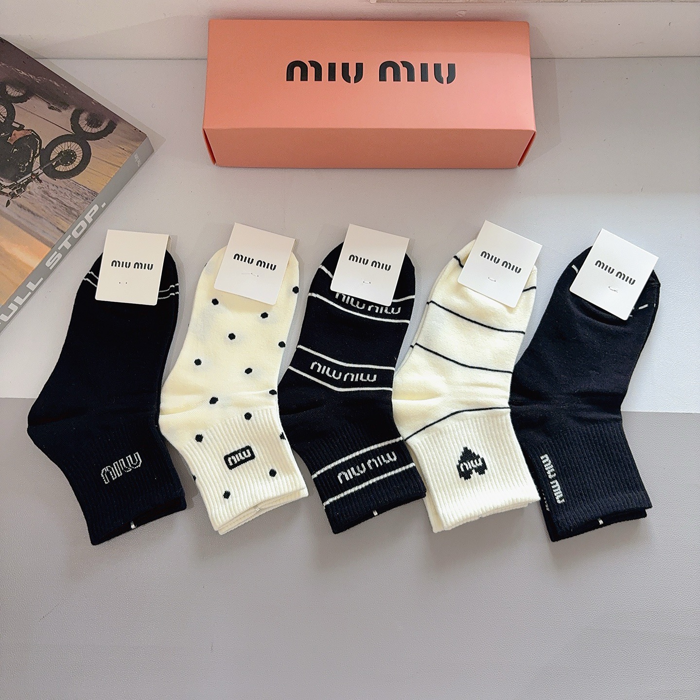 配包装【一盒5双】miumiu · 缪缪 高品质🔥超级爆款网红中筒袜子❗️ins明星网红推荐❗️火爆至极