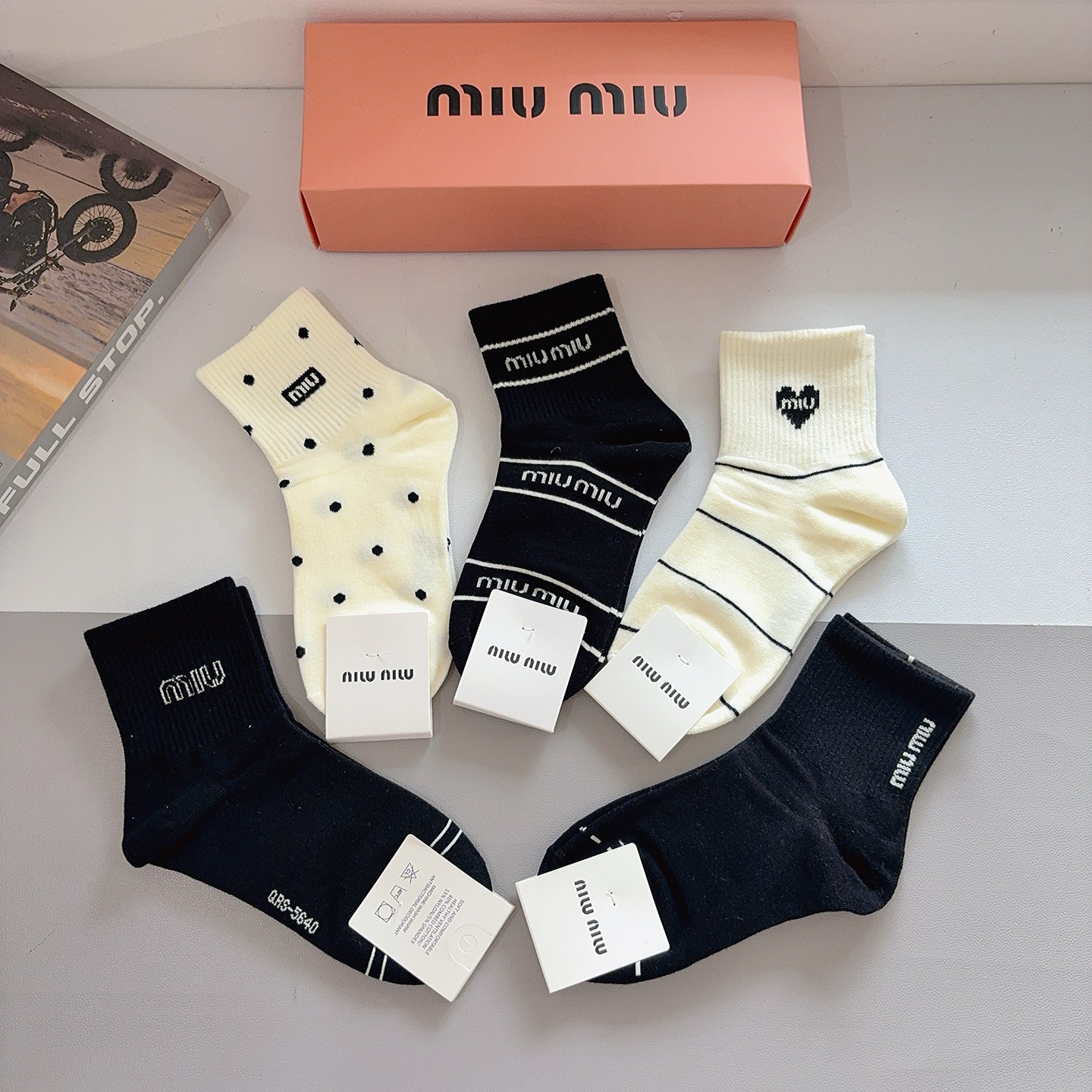 配包装【一盒5双】miumiu · 缪缪 高品质🔥超级爆款网红中筒袜子❗️ins明星网红推荐❗️火爆至极