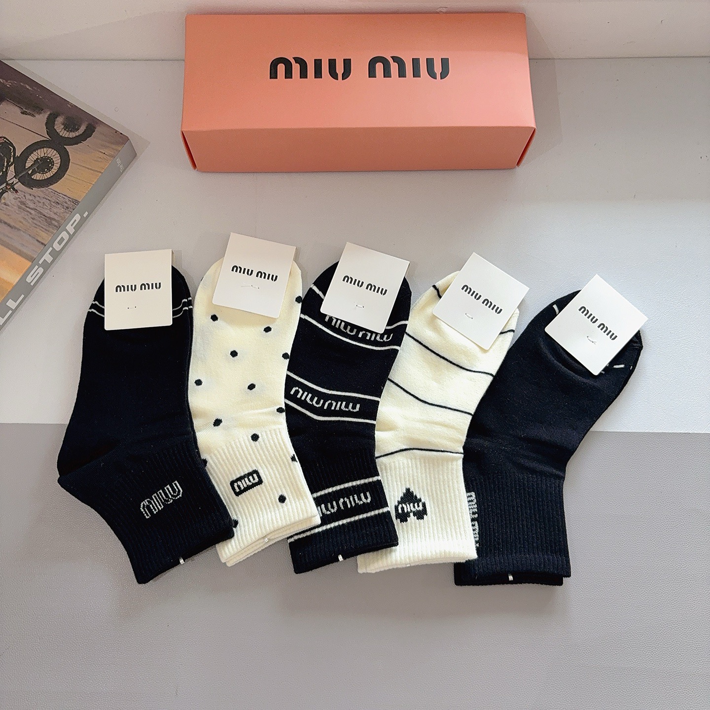 配包装【一盒5双】miumiu · 缪缪 高品质🔥超级爆款网红中筒袜子❗️ins明星网红推荐❗️火爆至极