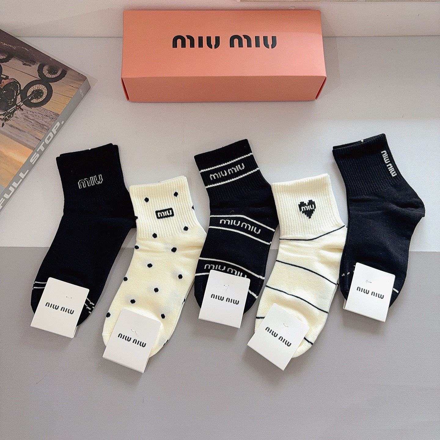 配包装【一盒5双】miumiu · 缪缪 高品质🔥超级爆款网红中筒袜子❗️ins明星网红推荐❗️火爆至极