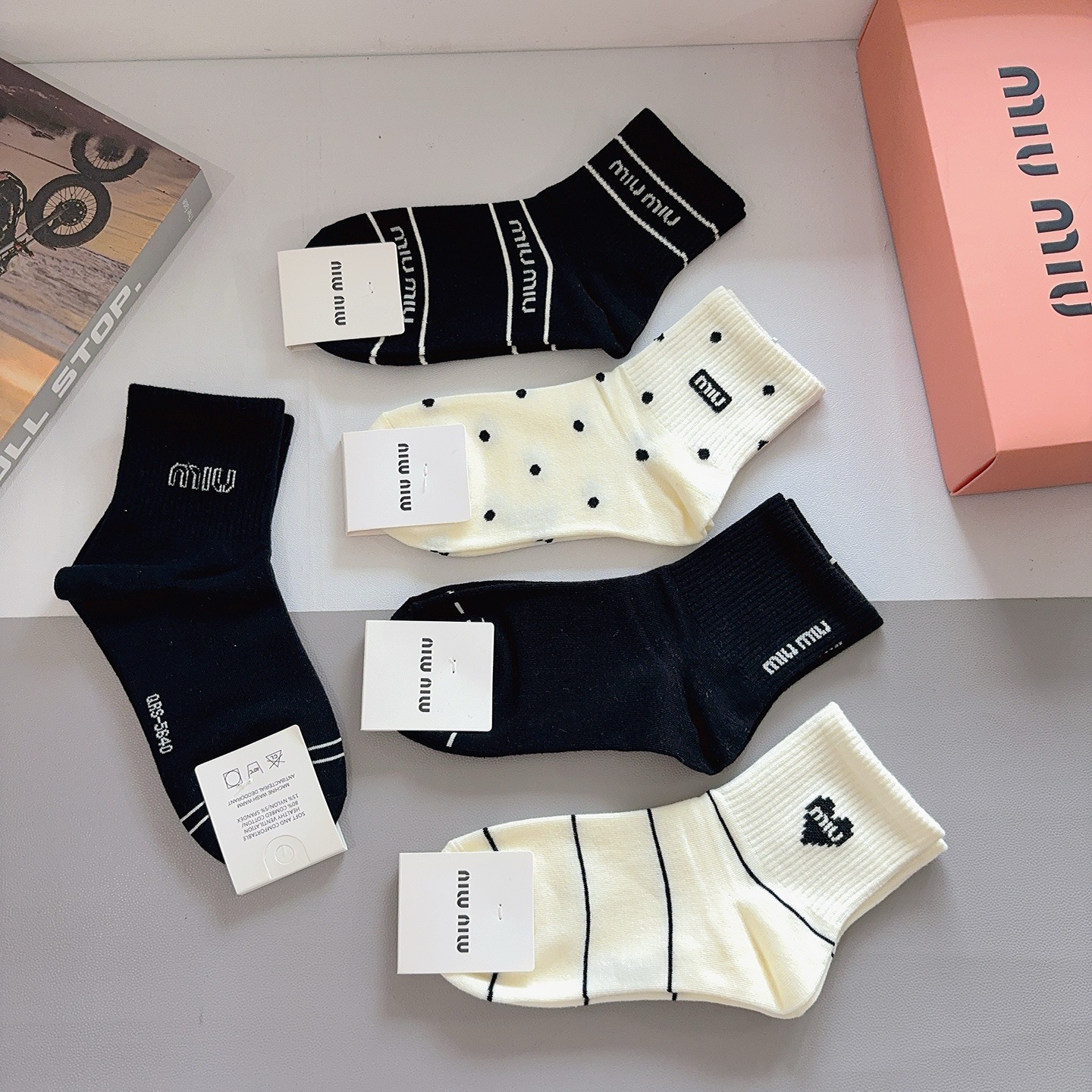 配包装【一盒5双】miumiu · 缪缪 高品质🔥超级爆款网红中筒袜子❗️ins明星网红推荐❗️火爆至极