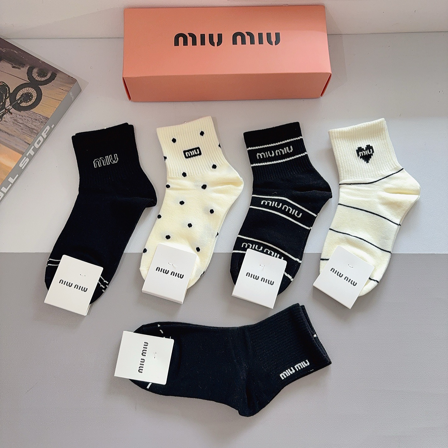 配包装【一盒5双】miumiu · 缪缪 高品质🔥超级爆款网红中筒袜子❗️ins明星网红推荐❗️火爆至极