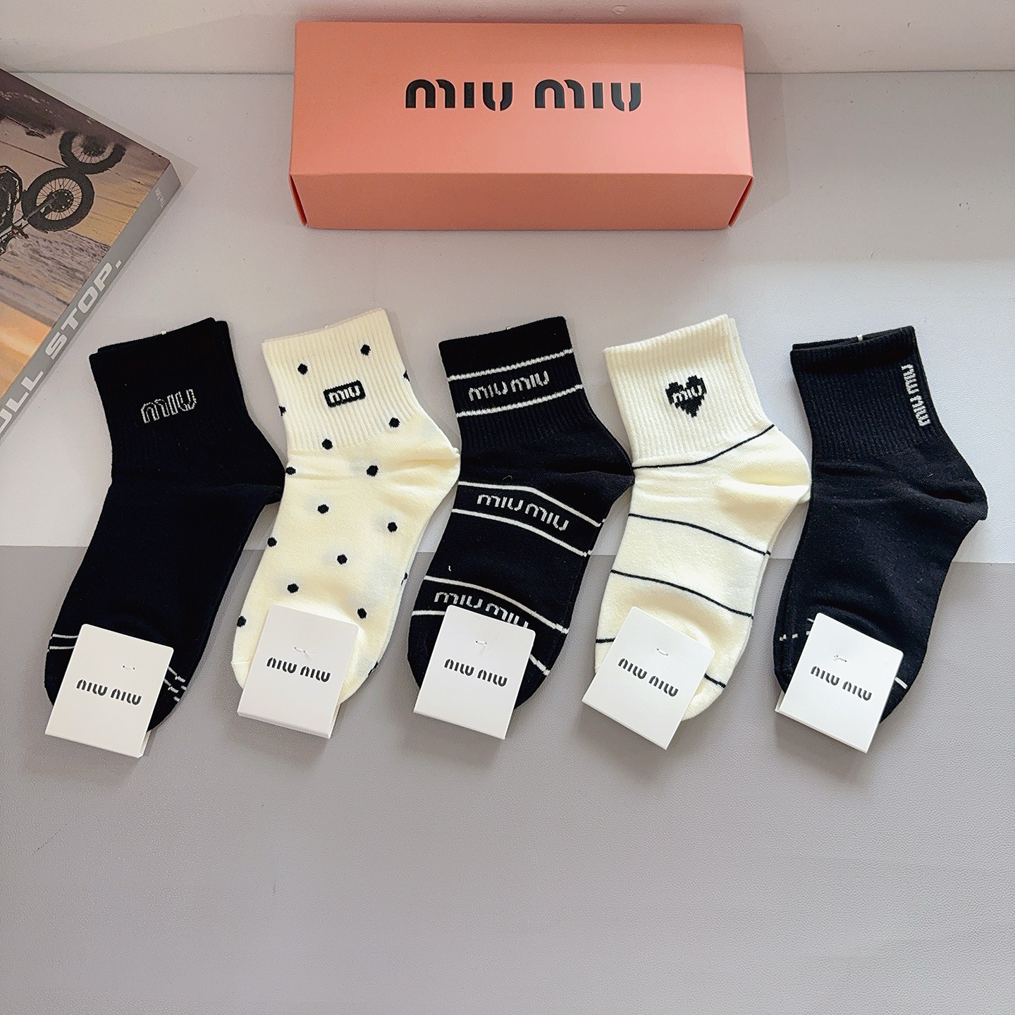 配包装【一盒5双】miumiu · 缪缪 高品质🔥超级爆款网红中筒袜子❗️ins明星网红推荐❗️火爆至极