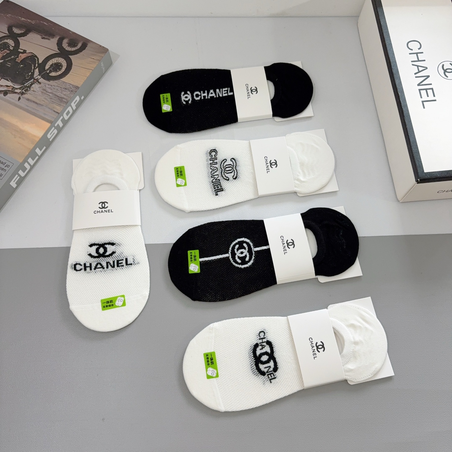 配包装（一盒5双）CHANEL 香奈儿经典袜子❗️高版本竹棉材质、经典双C图案logo，专柜同步袜子❗️