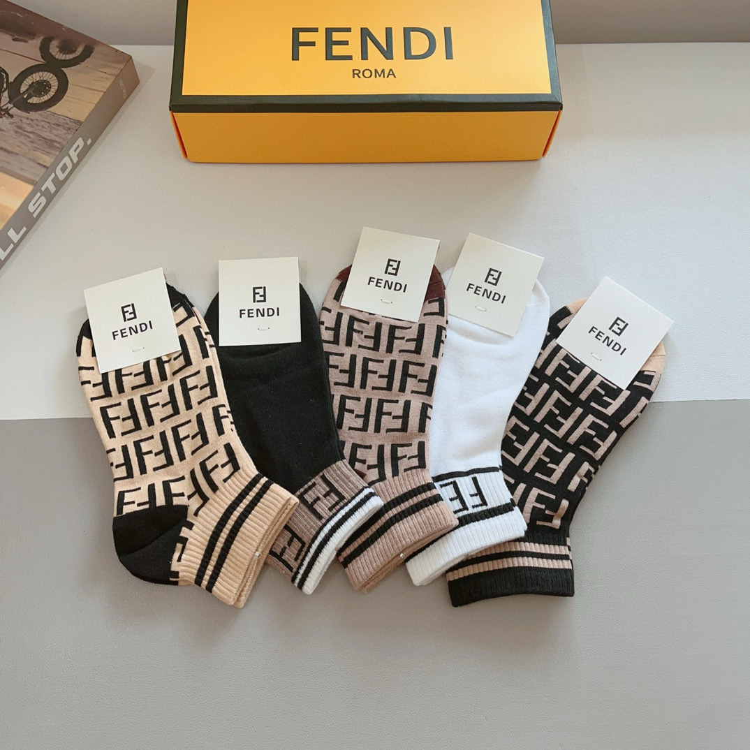配包装（一盒5双）FENDI 芬迪 字母双Ｆ爆款中筒袜，纯棉面料， 专柜同款 💓纯棉面料，实用好穿 柔软