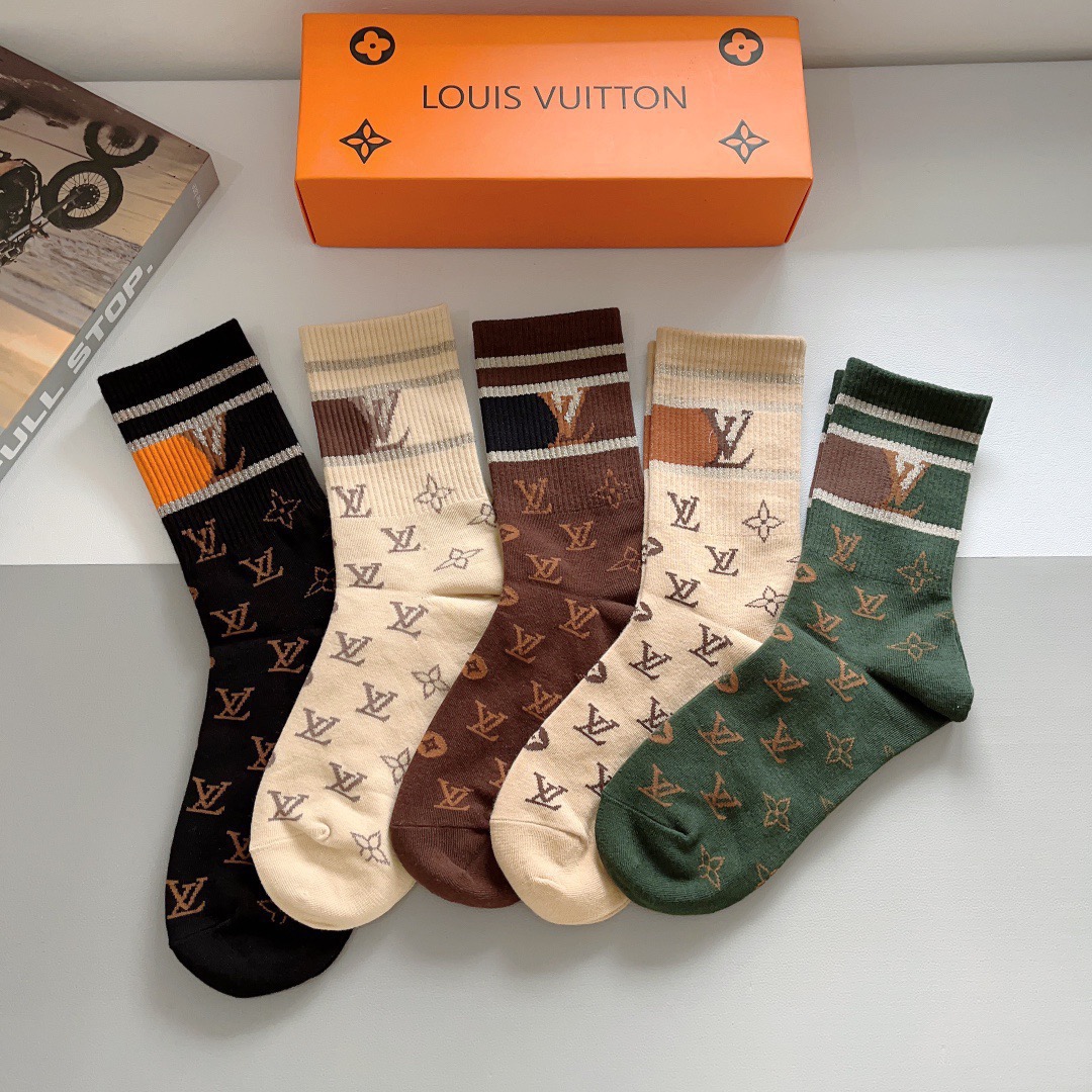 NO:618877,Comes with packaging (5 pairs in a box) LV Louis Vuitton super popular men's mid-calf socks, pure cotton fabric, a must-have for fashionistas, hot style, classic letter logo stockings, personalized, fashionable and versatile!  You deserve it. Combed cotton fabric, super soft material, comfortable and breathable, fashionable and versatile. Socks, stockings, socks, louis vuitton, louis vuitton, socks19860909配包装（一盒5双） LV 路易威登 超火爆男款中筒袜子,纯棉面料,潮人必备 爆款,经典字母logo长筒袜,个性时尚百搭款,！你值得拥有哦精梳棉面料,超柔软材质,舒适透气,时尚百搭款 袜子,丝袜,袜子,louis vuitton,louis vuitton,socks,accessory
