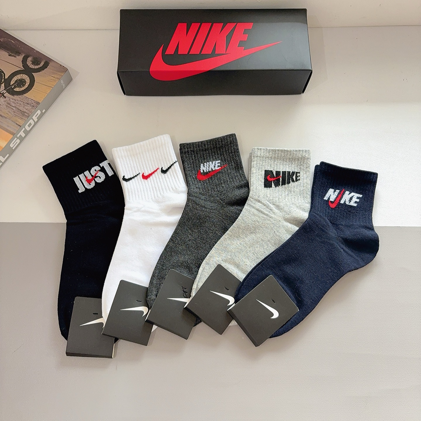 NO:618885,Comes with packaging (5 pairs in a box) New Nike/Nike high version mid-calf socks, super soft fabric, men's socks at the counter, antibacterial, deodorant, sweat-absorbent, breathable and versatile!  socks, stockings, socks, socks19860909配包装（一盒5双） 新款 Nike/耐克 高版本中筒短袜 超柔软面料 专柜同步男款袜子 抗菌防臭吸汗透气百搭款！袜子,丝袜,袜子,socks,accessory