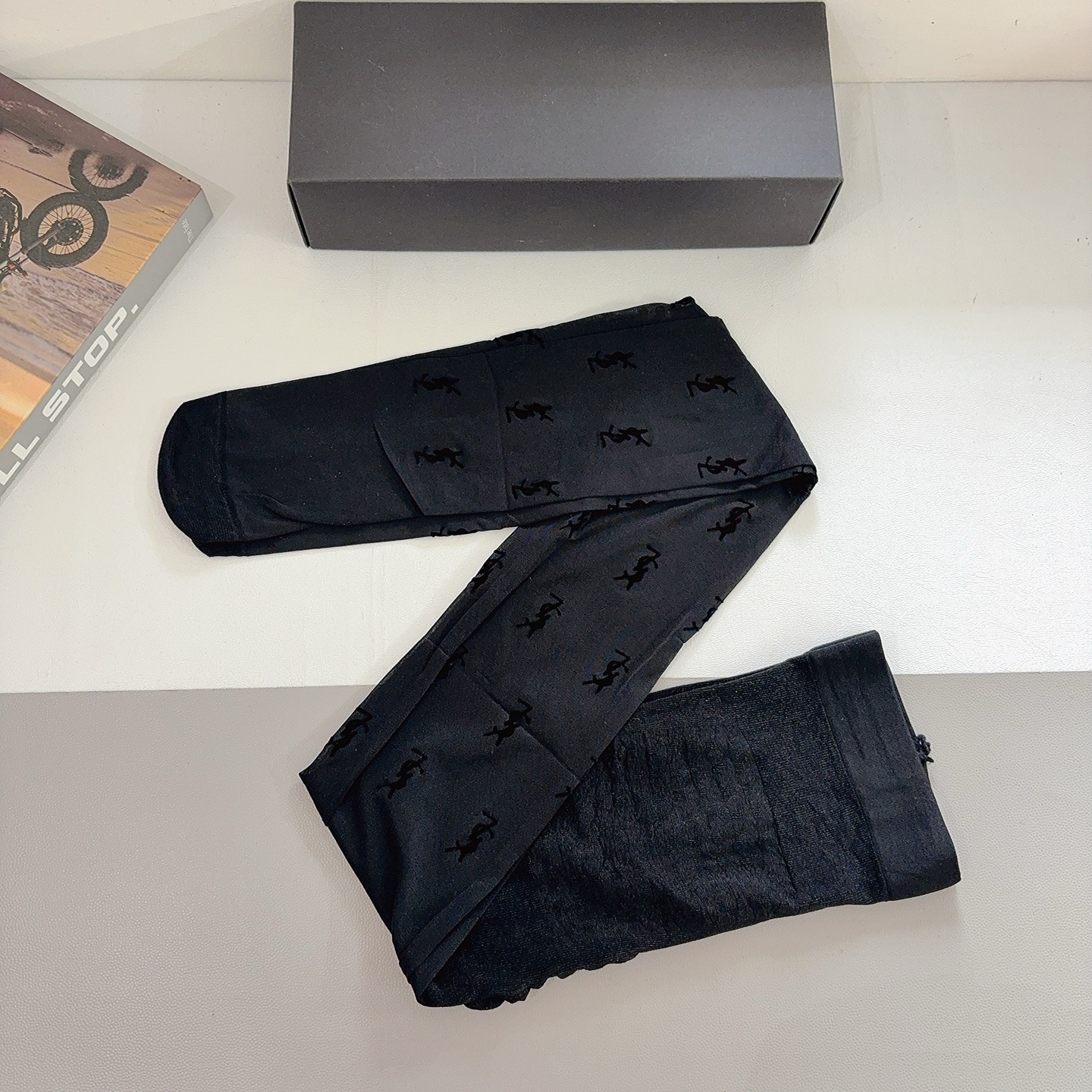 配包装【一盒1双】 圣罗兰 经典植绒字母丝袜 🌟欧美大牌裤袜🔥一比一高版本制作，可以看得到的工艺！潮人秋